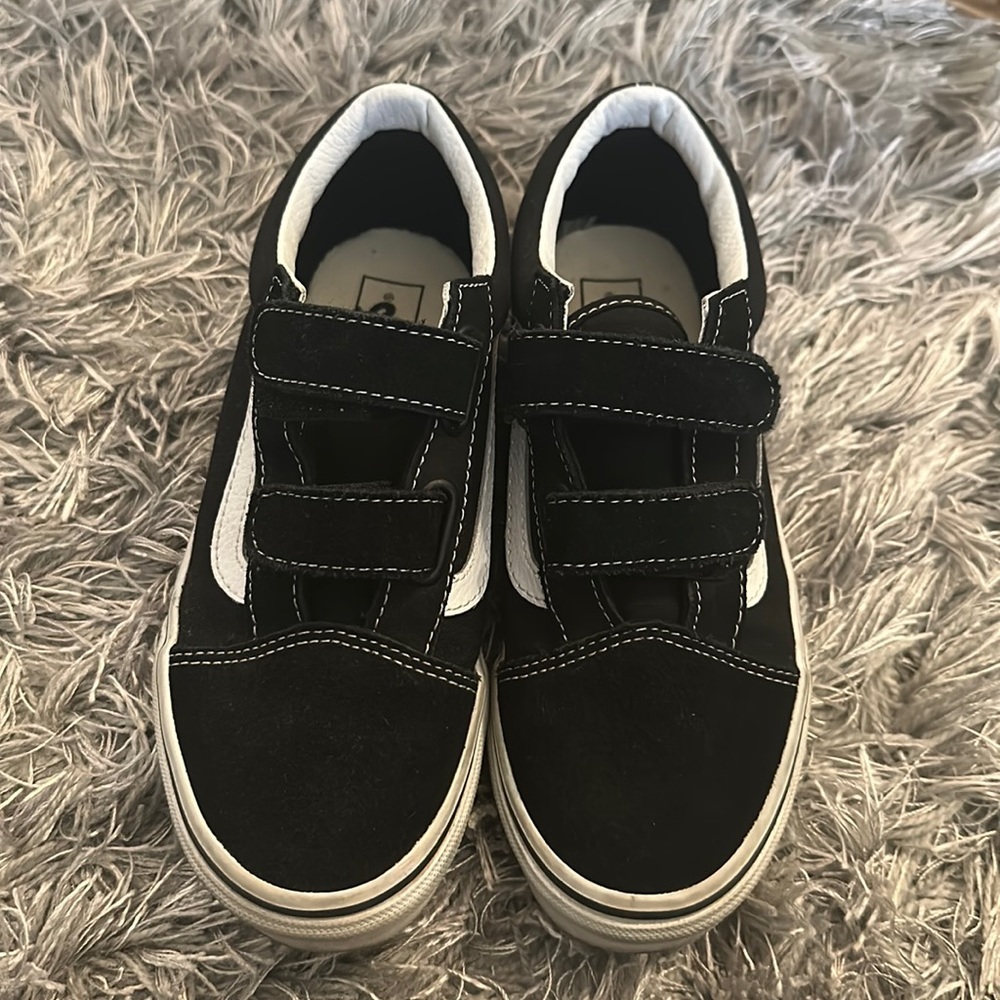 Kids old school v shoe - used